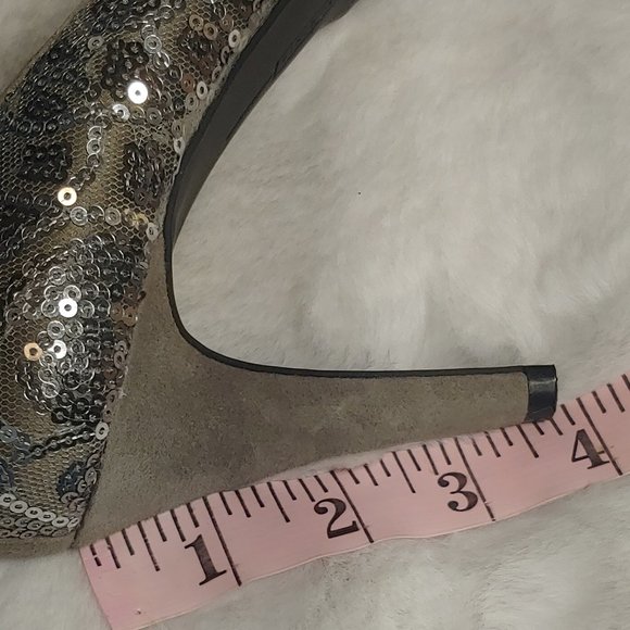 EUC Vince Camuto Silver Sequin Platform Stiletto Heel Shoes Womens Holiday Heels - Picture 9 of 14